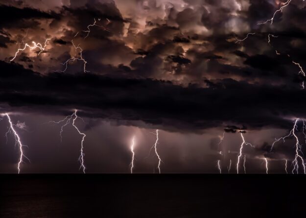 josep-castells-5Mh8iz9vqpY-unsplash